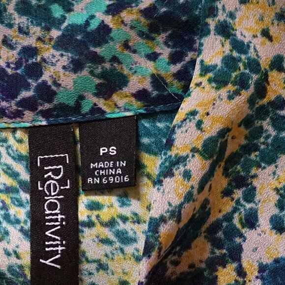 Ladies long sleeve sheer career top in size small - Picture 6 of 8